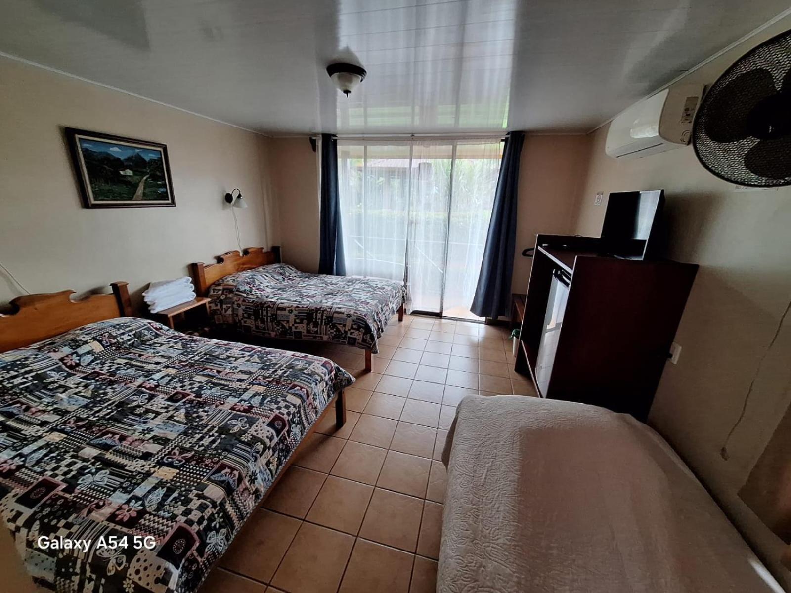 Iris Arenal Hotel La Fortuna 外观 照片