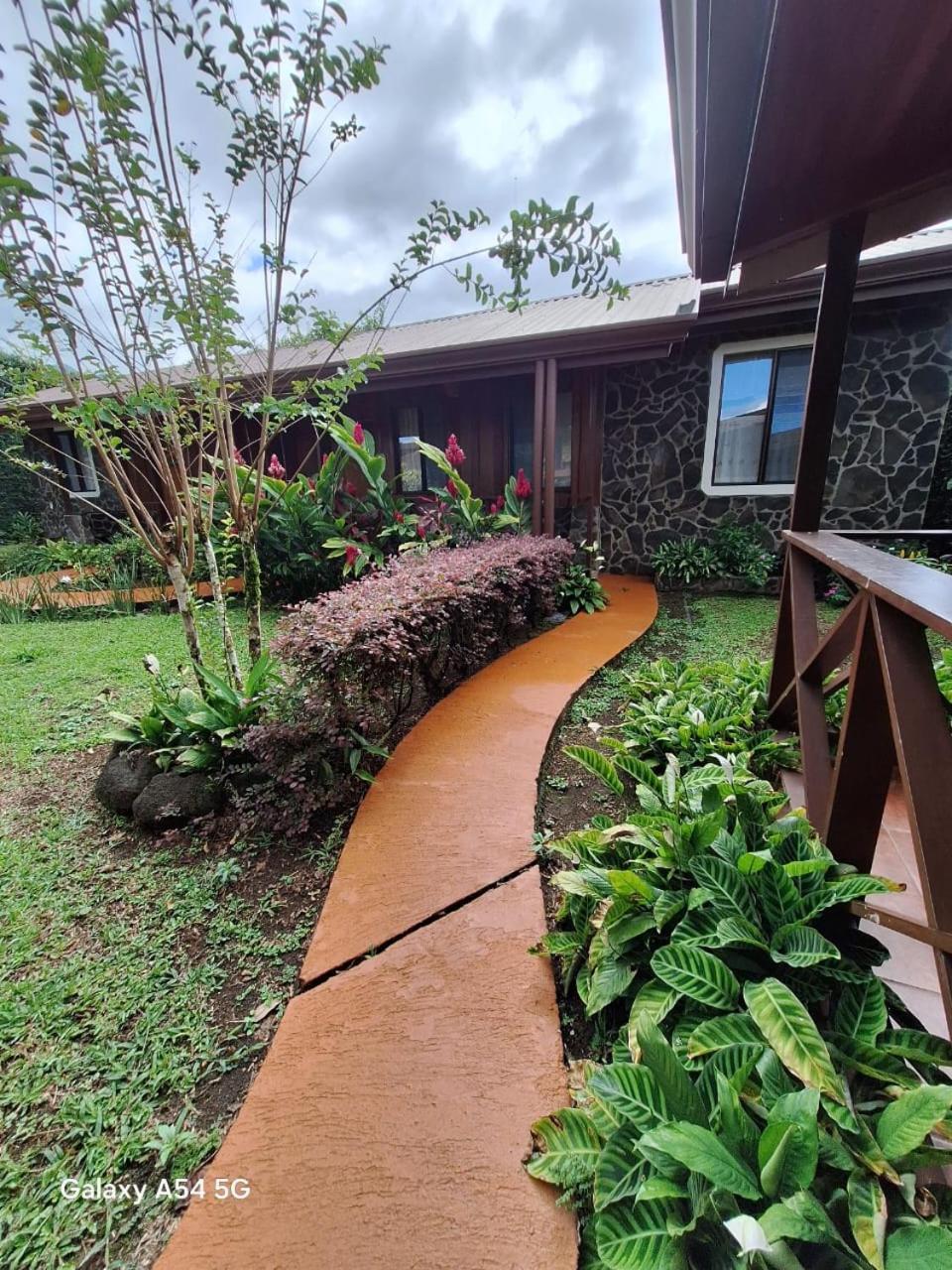 Iris Arenal Hotel La Fortuna 外观 照片